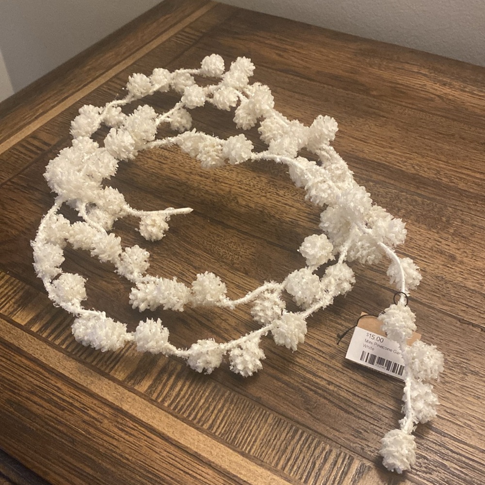 Pinecone  Garland NWT